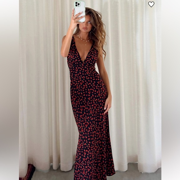 Princess Polly Dresses & Skirts - NWT PRINCESS POLLY- Nellie Maxi Dress Black/Red Floral